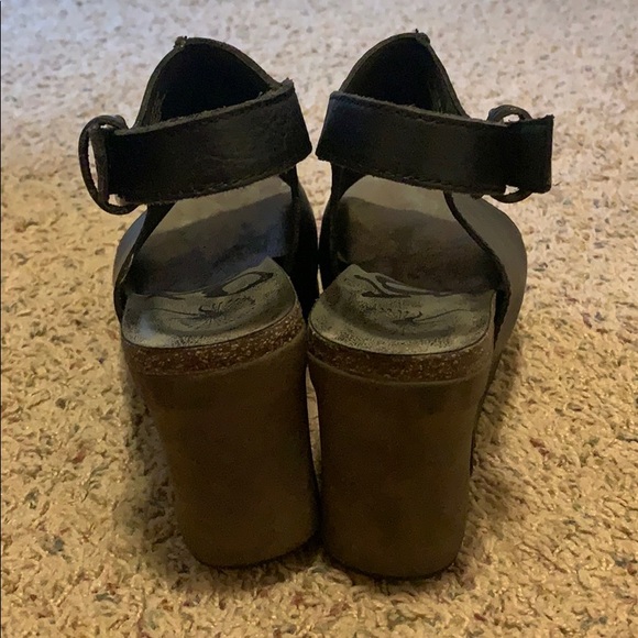 OTBT black and brown leather platforms size 8 - Picture 6 of 7